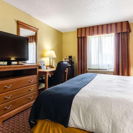 Rodeway Inn & Suites Jacksonville Near Camp Lejeune Dış mekan fotoğraf