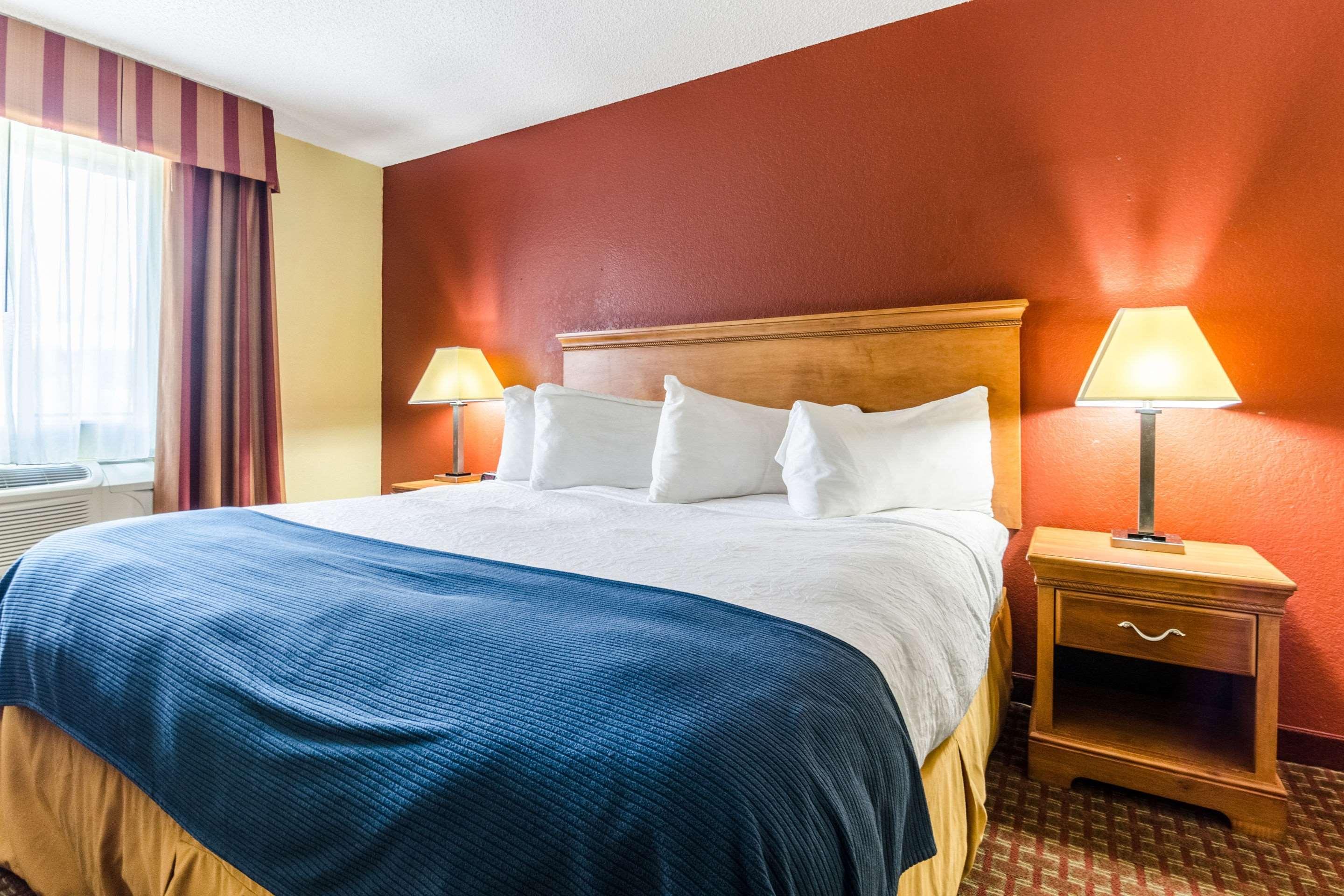 Rodeway Inn & Suites Jacksonville Near Camp Lejeune Dış mekan fotoğraf