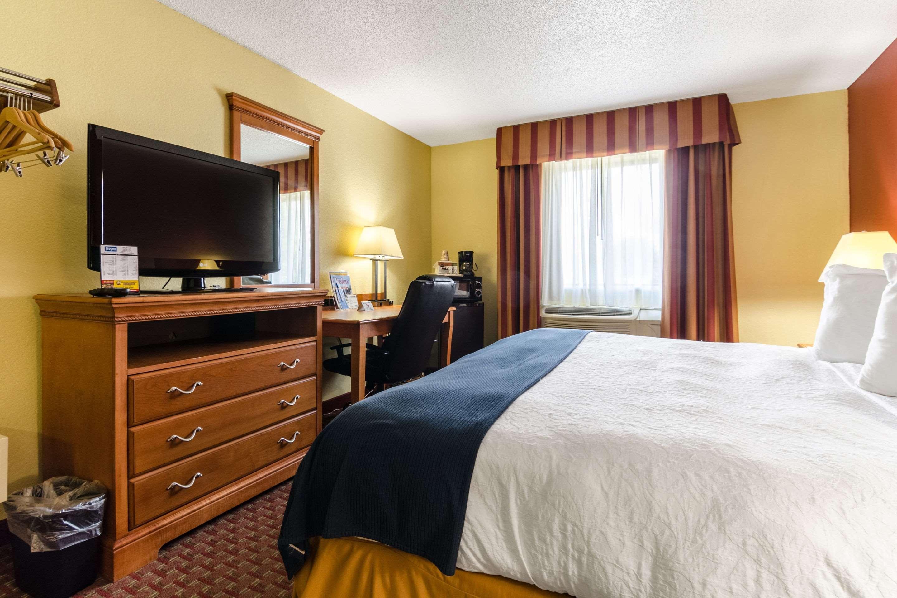 Rodeway Inn & Suites Jacksonville Near Camp Lejeune Dış mekan fotoğraf