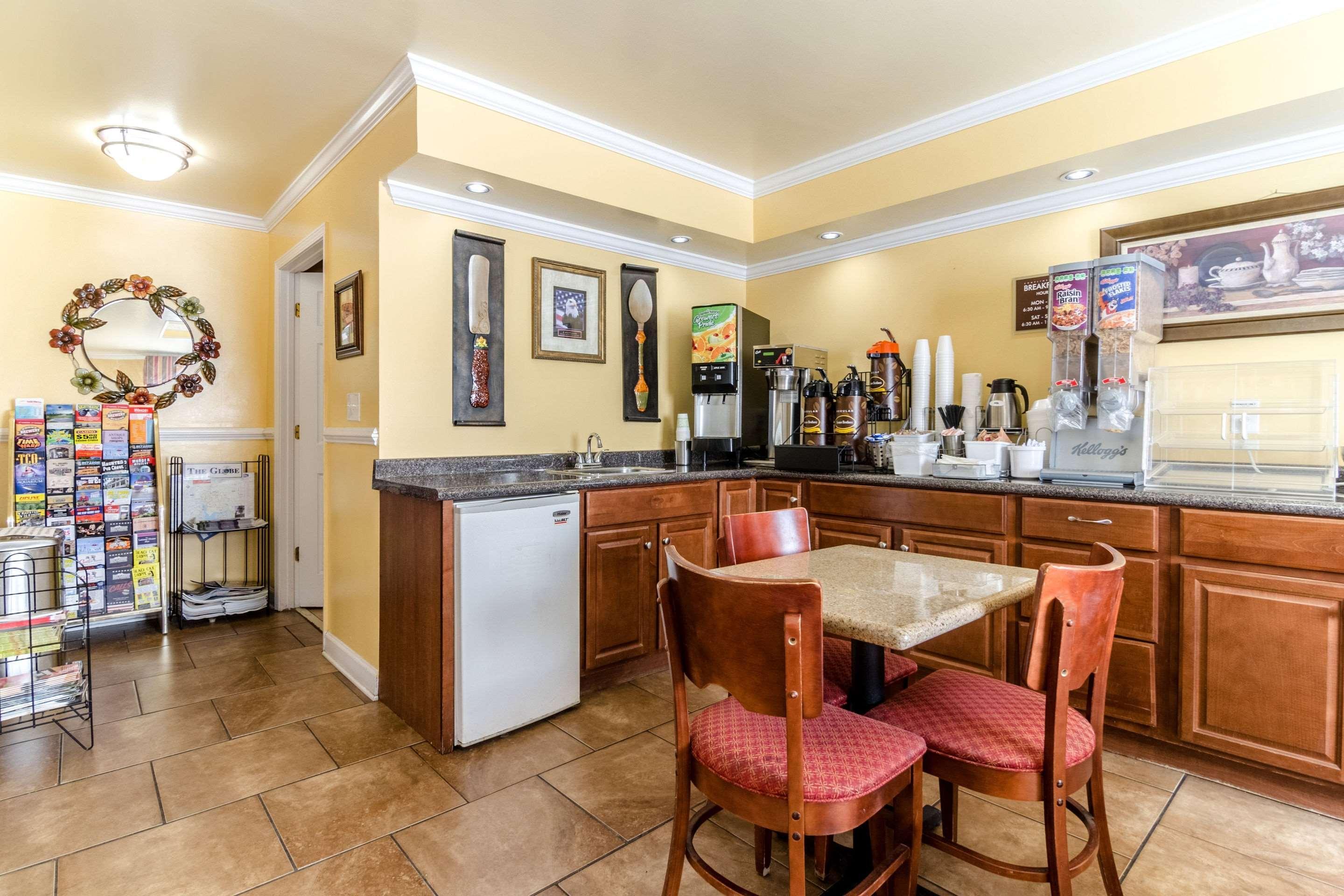 Rodeway Inn & Suites Jacksonville Near Camp Lejeune Dış mekan fotoğraf