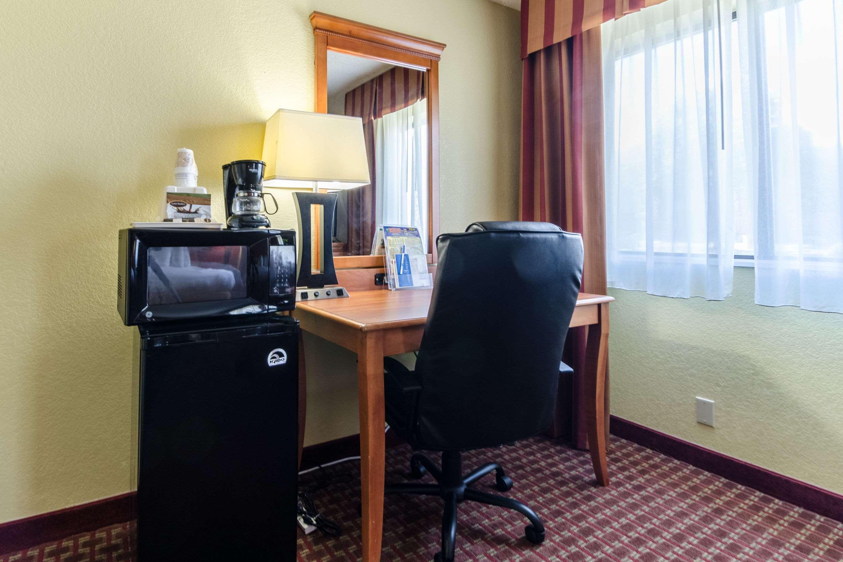 Rodeway Inn & Suites Jacksonville Near Camp Lejeune Dış mekan fotoğraf