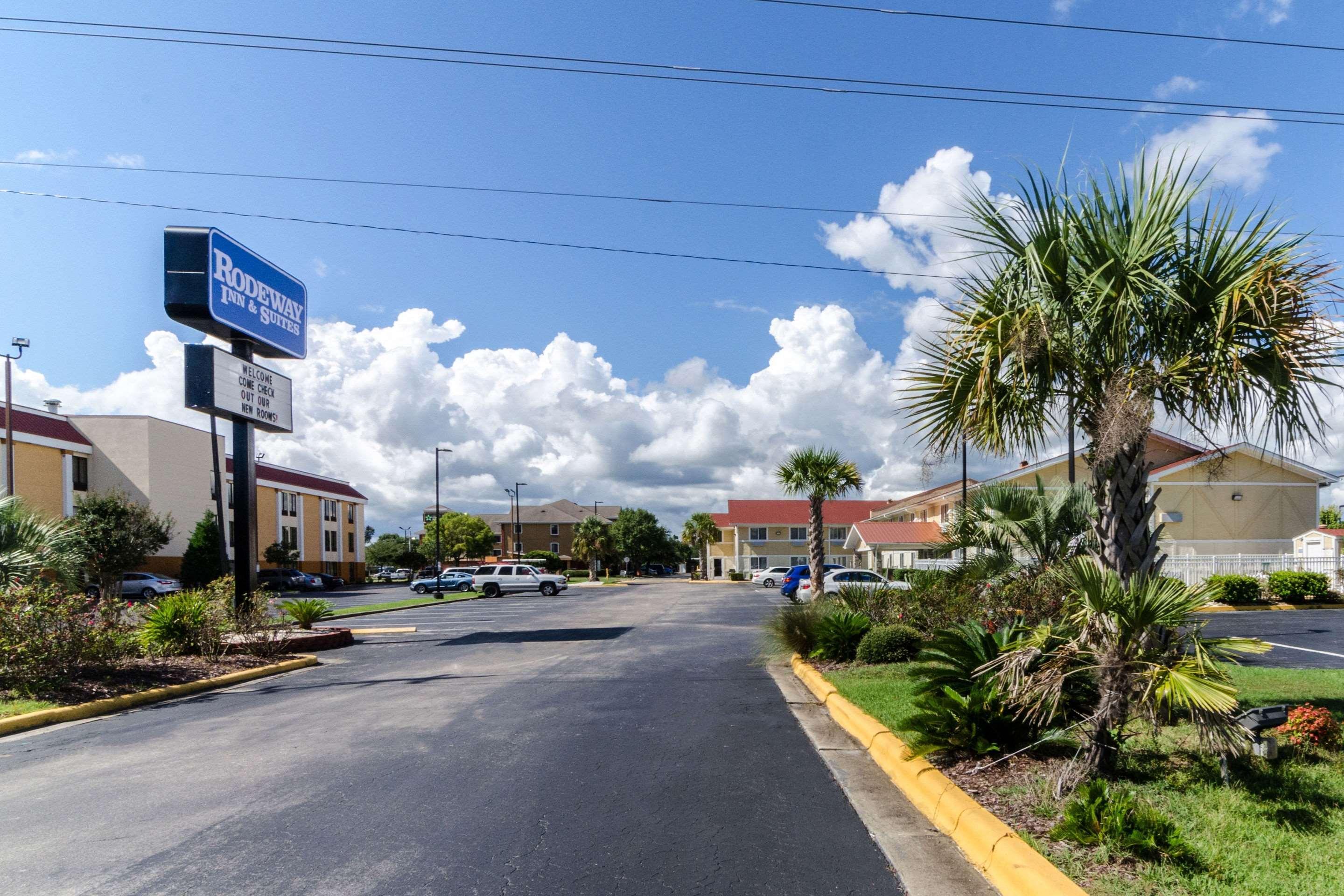 Rodeway Inn & Suites Jacksonville Near Camp Lejeune Dış mekan fotoğraf