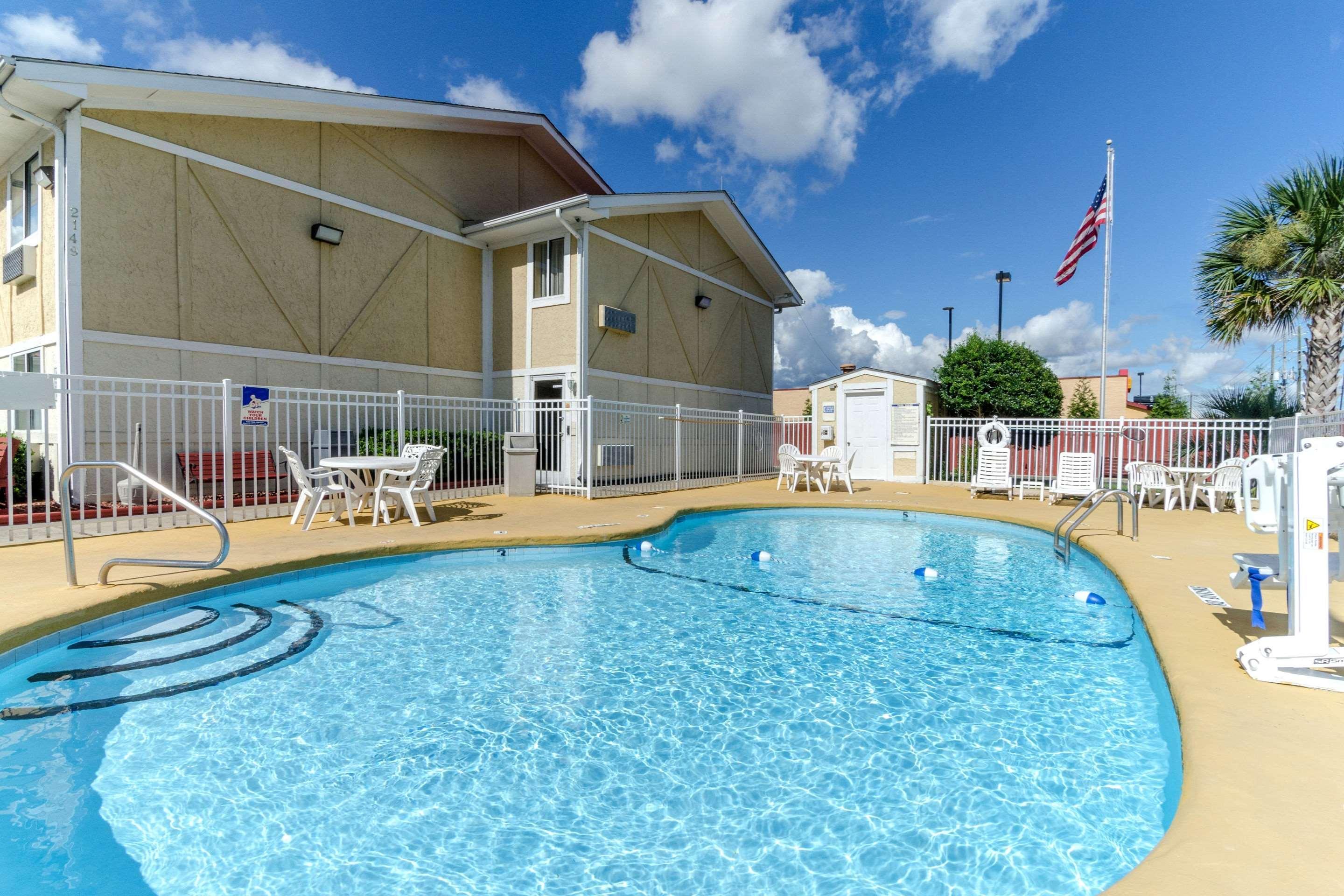 Rodeway Inn & Suites Jacksonville Near Camp Lejeune Dış mekan fotoğraf