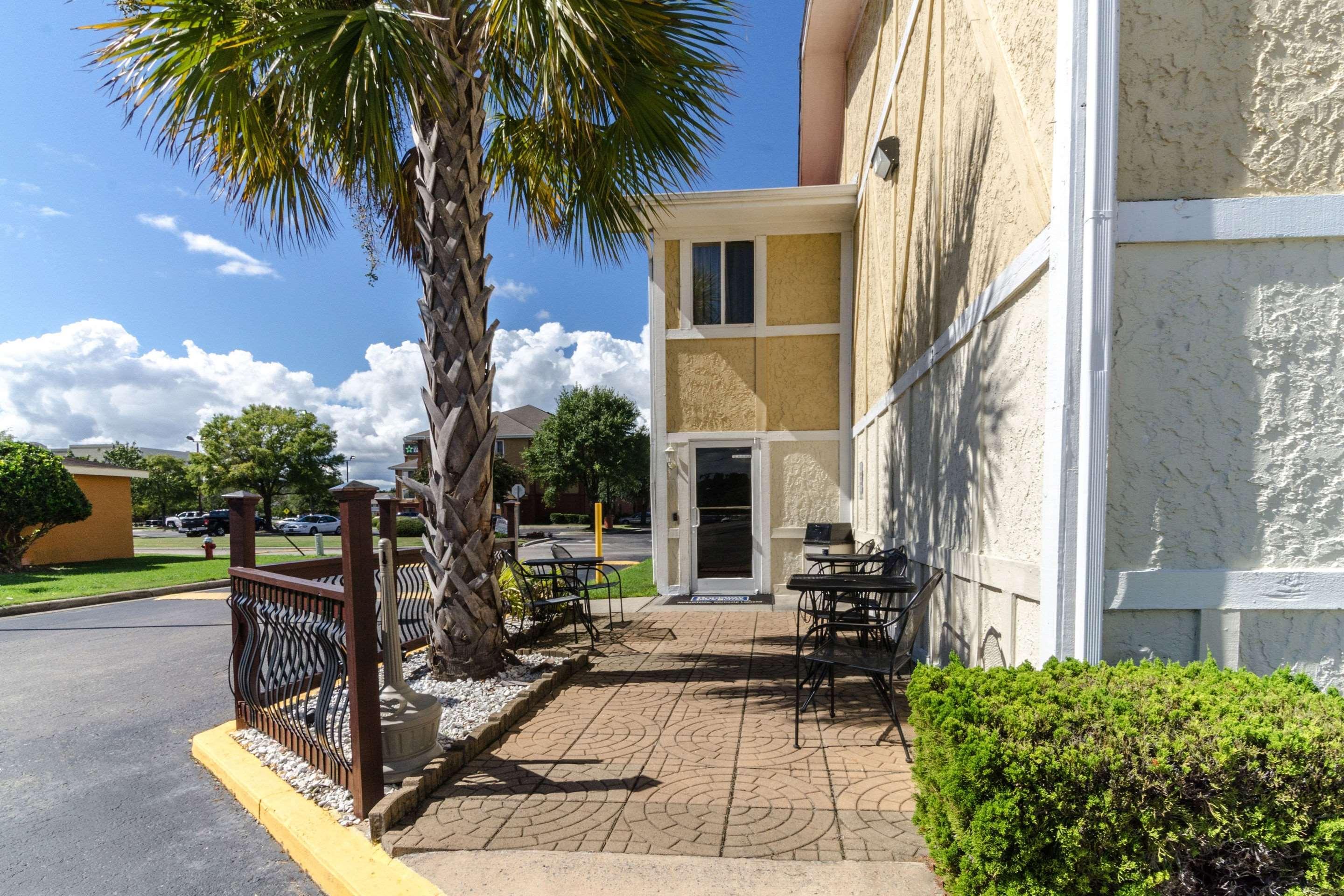 Rodeway Inn & Suites Jacksonville Near Camp Lejeune Dış mekan fotoğraf