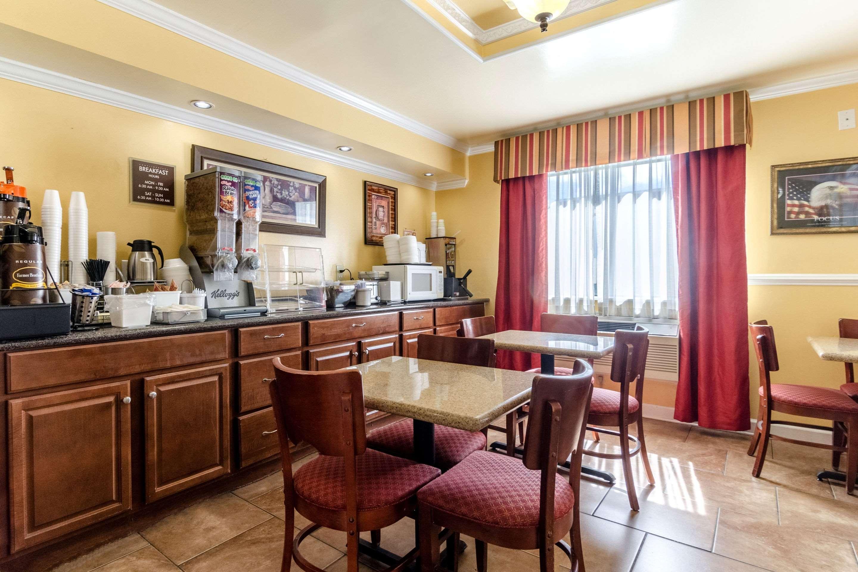 Rodeway Inn & Suites Jacksonville Near Camp Lejeune Dış mekan fotoğraf